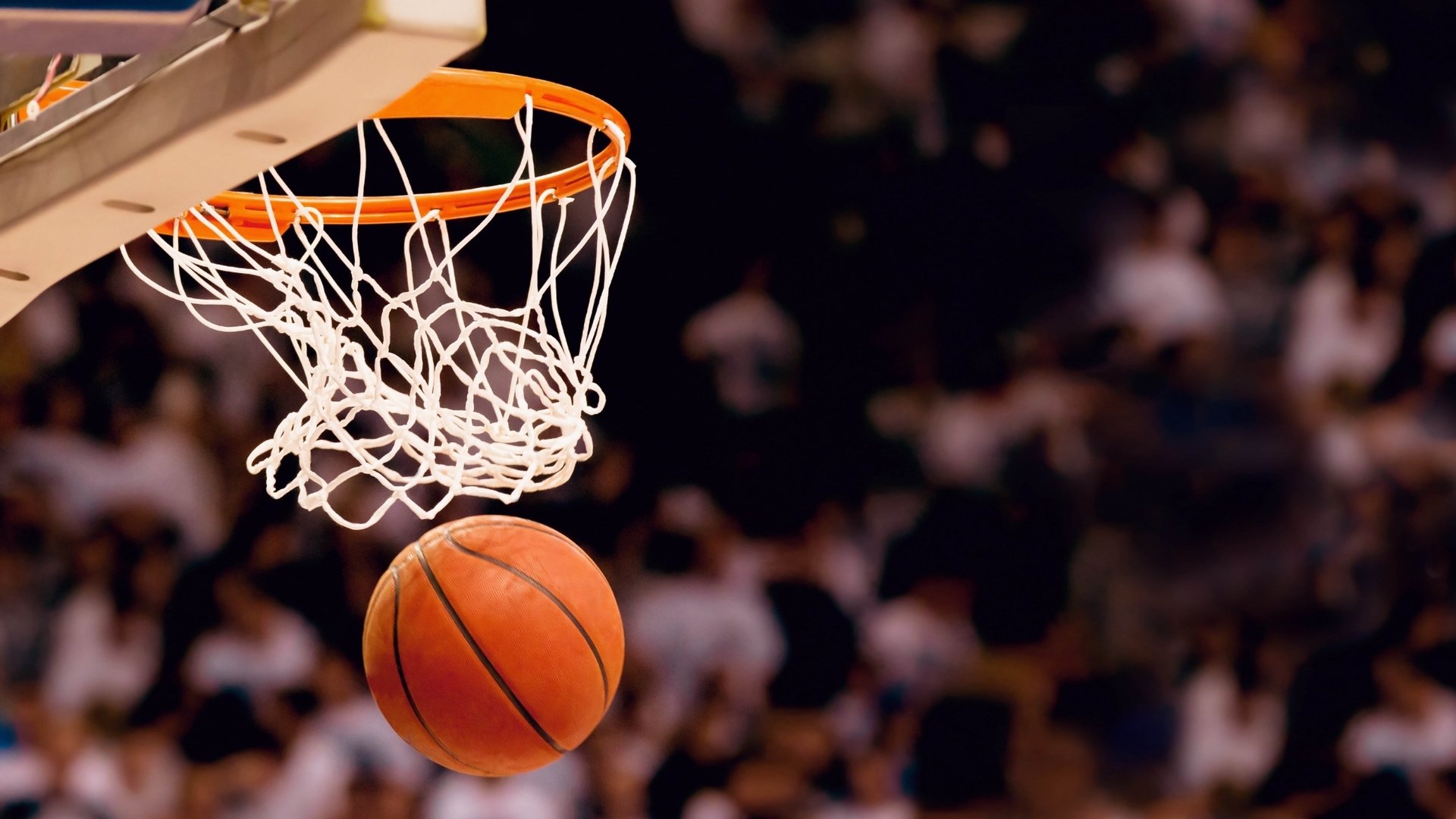 湖人球员恋情曝光 内线爱情大戏引热议，nba湖人队球员