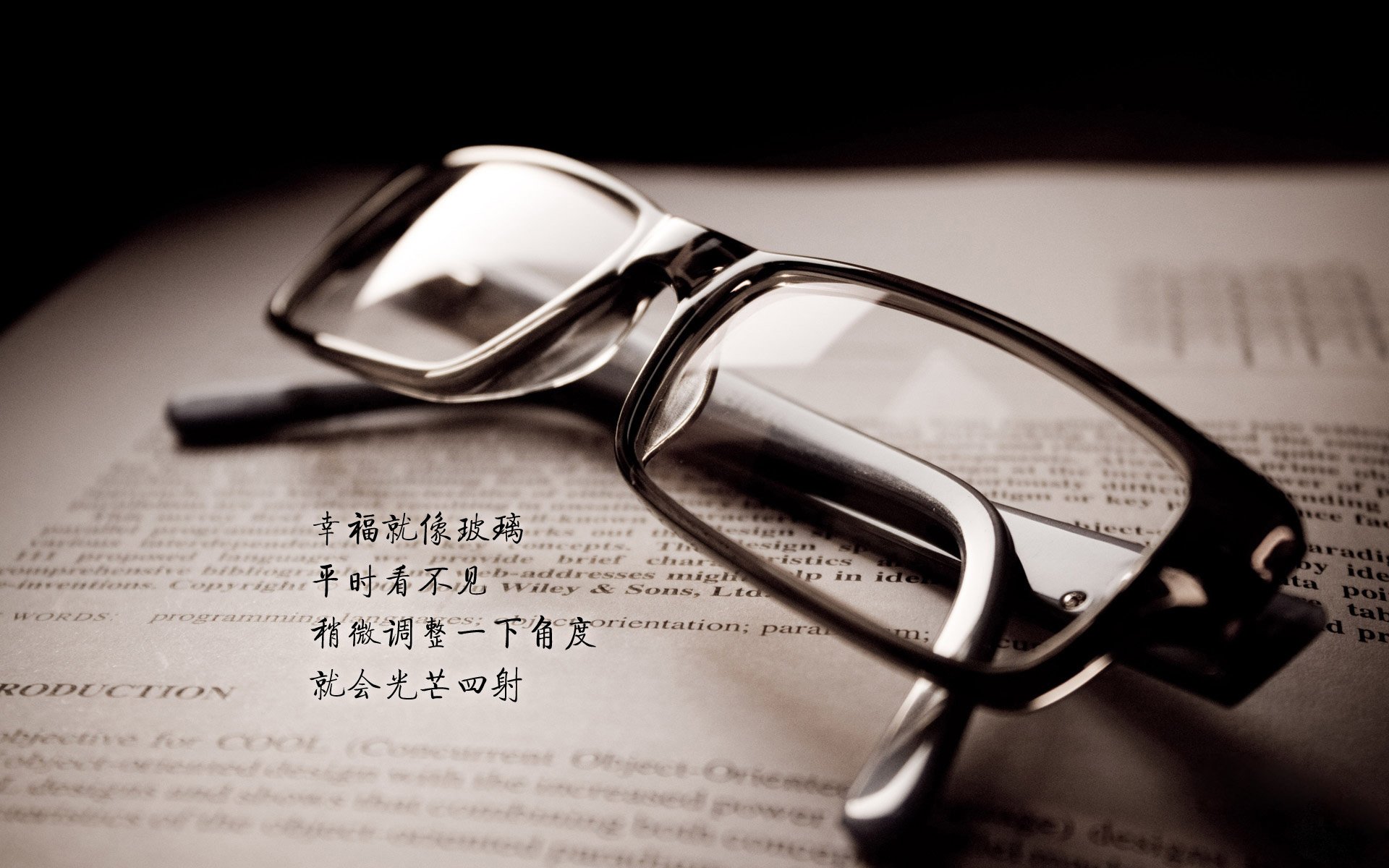 足球比赛现场掌声不断，气氛热烈，足球比赛现场掌声不断,气氛热烈怎么形容