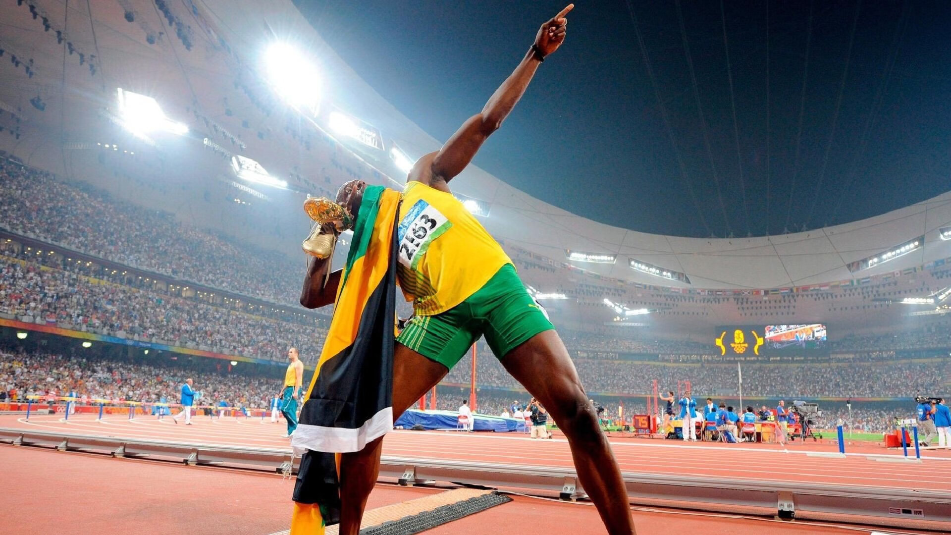 _无人机携手足球：未来场景新体验_，无人机足球天上的前锋