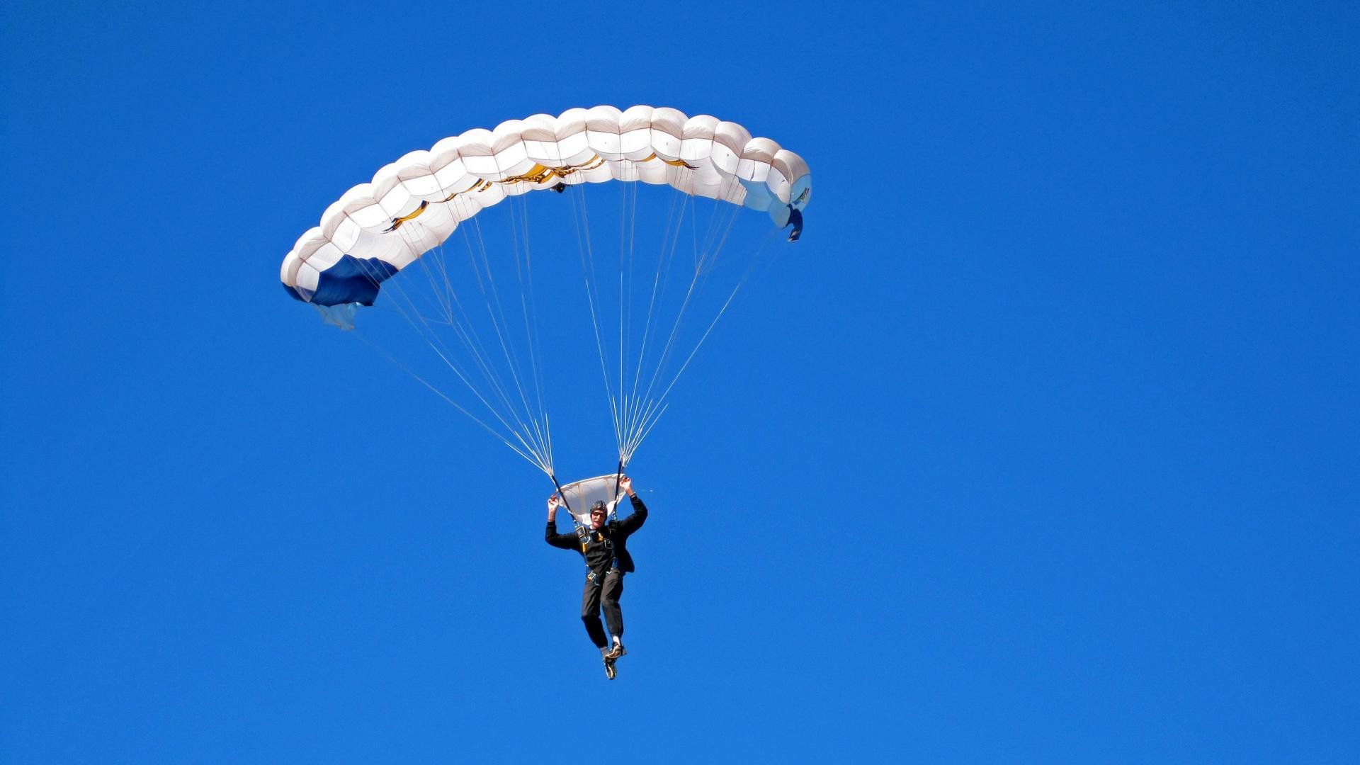 九游下载app-世界高山滑雪锦标赛中国选手顺利完赛，2021高山滑雪世锦赛视频