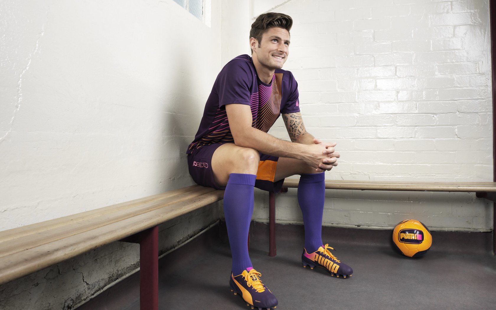 九游9游-湖人训练营开放日吸引上万球迷，詹眉组合现场合练，湖人 训练