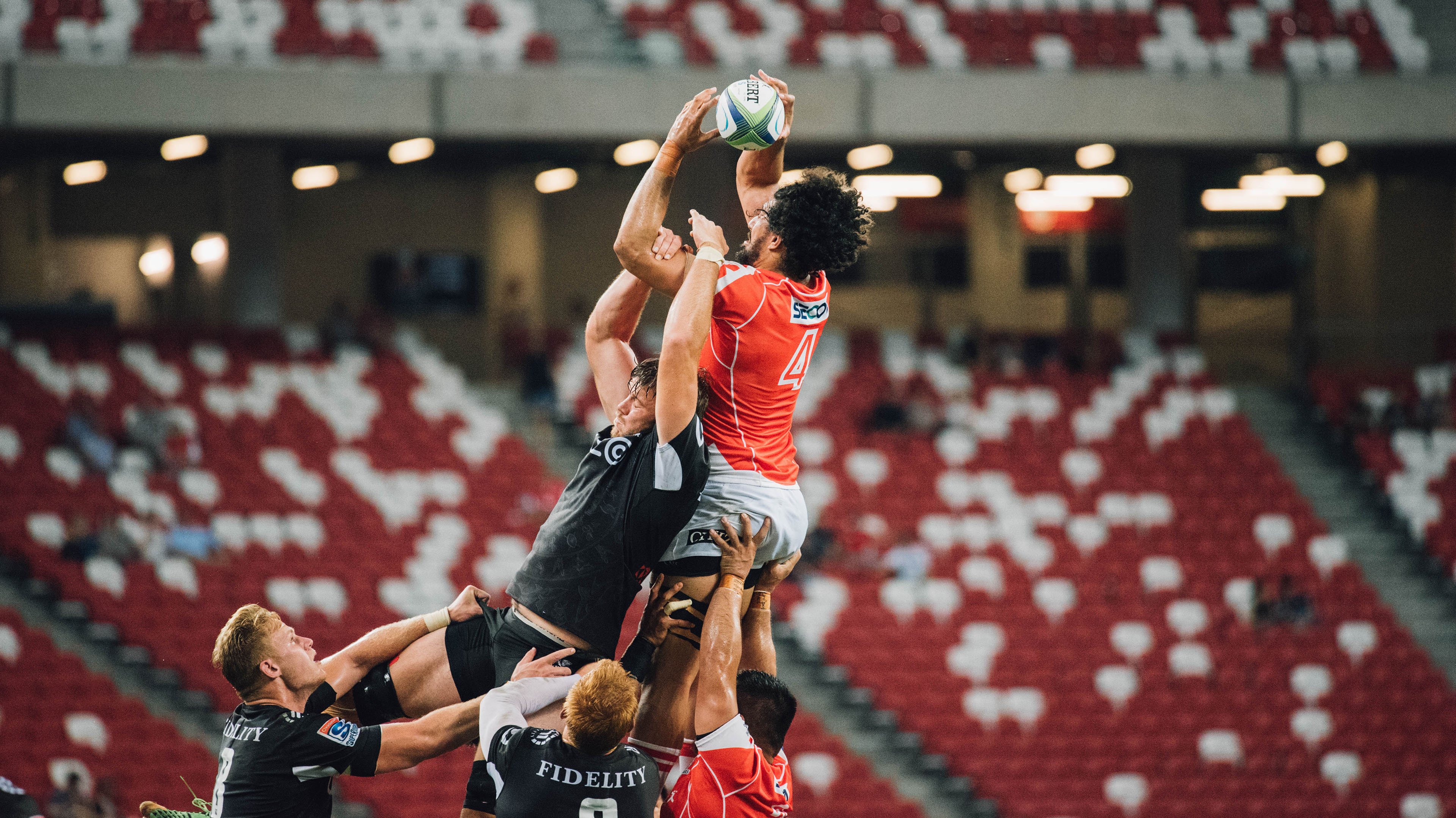 湖人训练营开放日吸引上万球迷,詹眉组合现场合练,湖人 训练